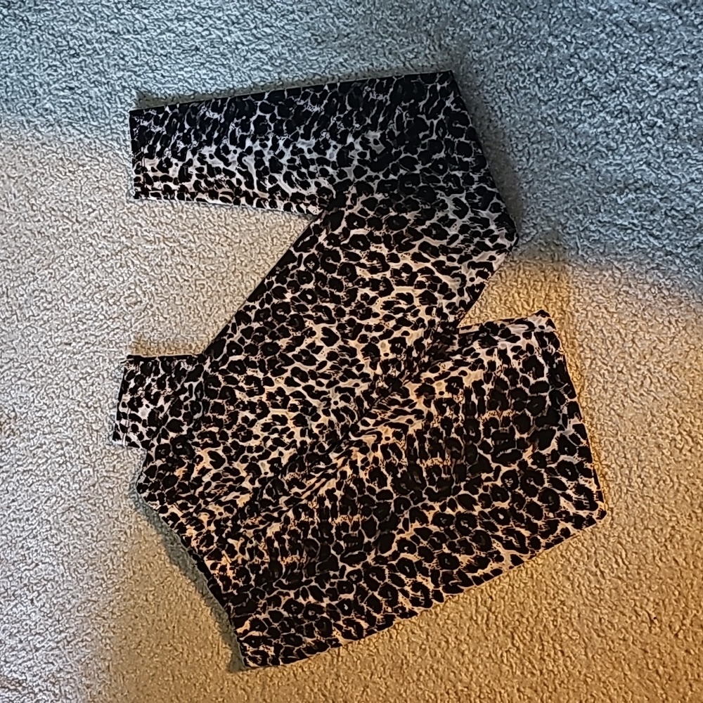 Cheetah print leggings